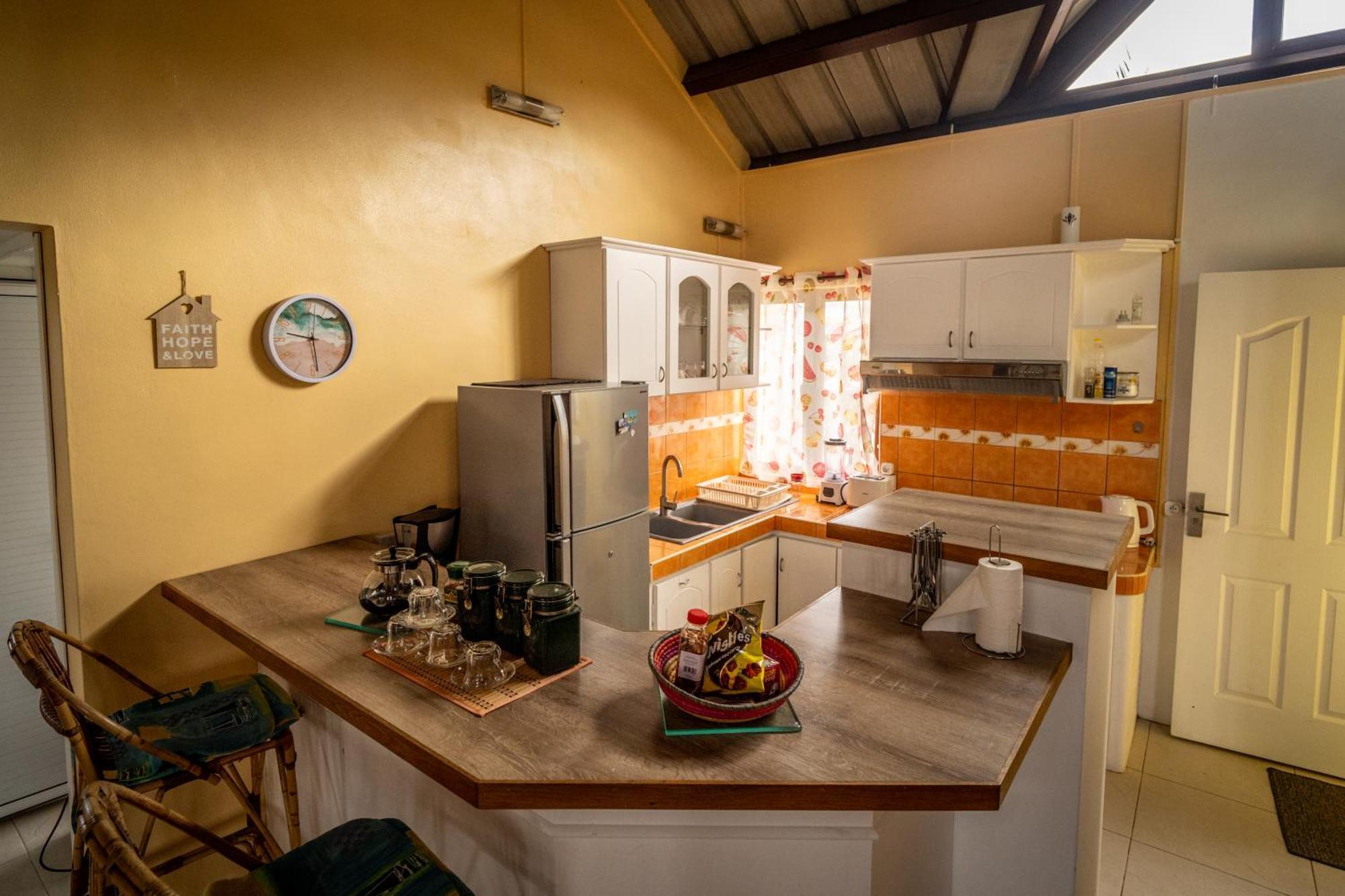 Charming Condo Rivière Noire Екстериор снимка